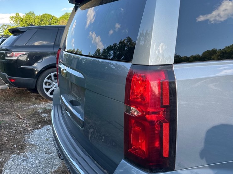 2015-chevrolet-tahoe-image-5