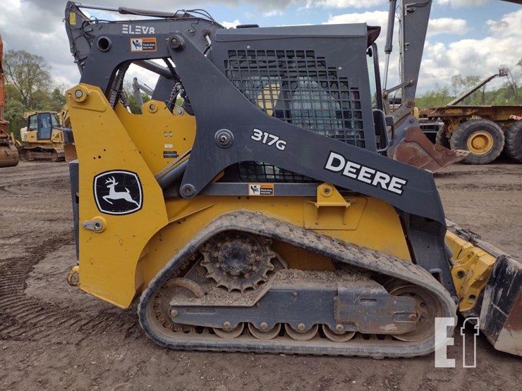 2022-deere-317g-image-22