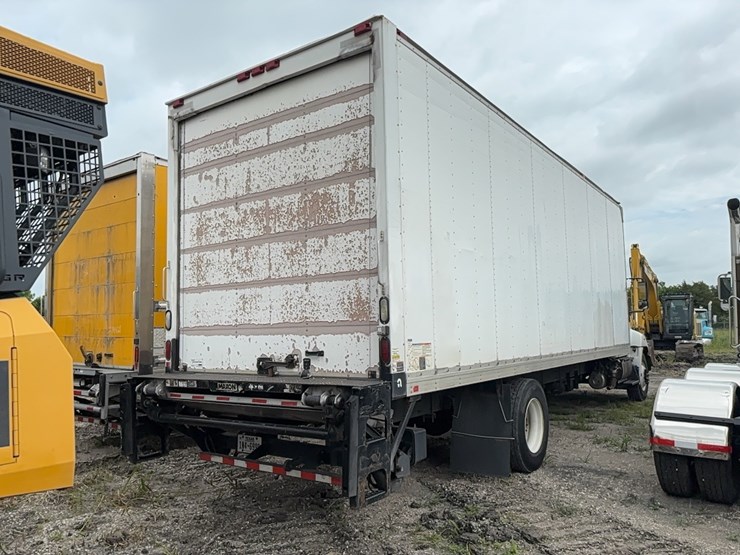 2015-hino-268-image-3