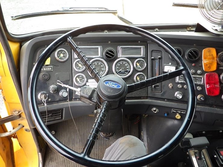 1995-ford-l9000-image-49