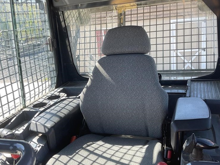 2019-deere-450k-lgp-image-12