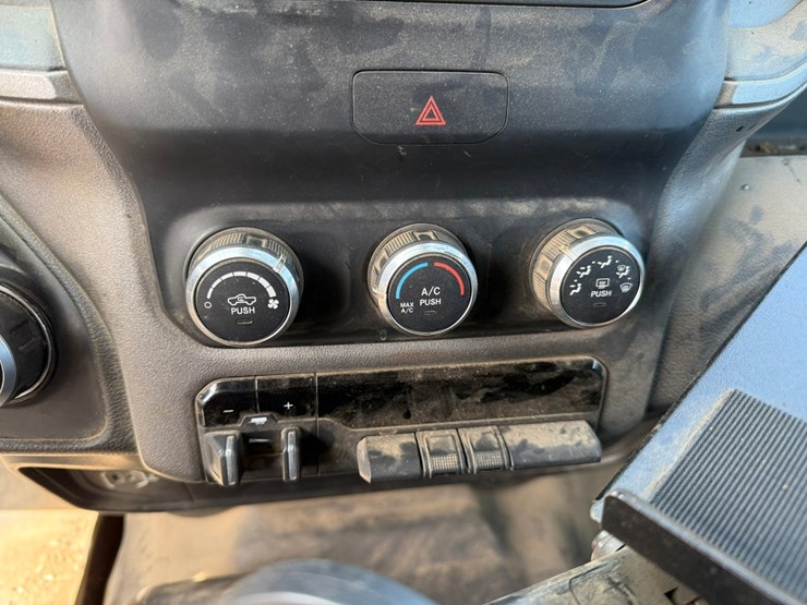2021-dodge-2500-image-43