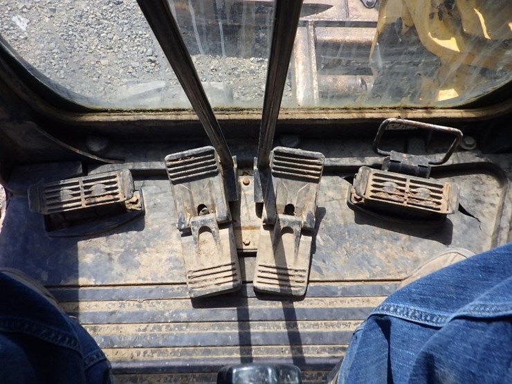 2012-john-deere-60d-image-42