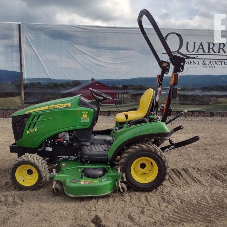 JOHN DEERE 1023E
