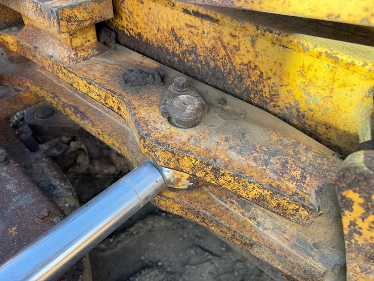 caterpillar-d4h-lgp-image-14
