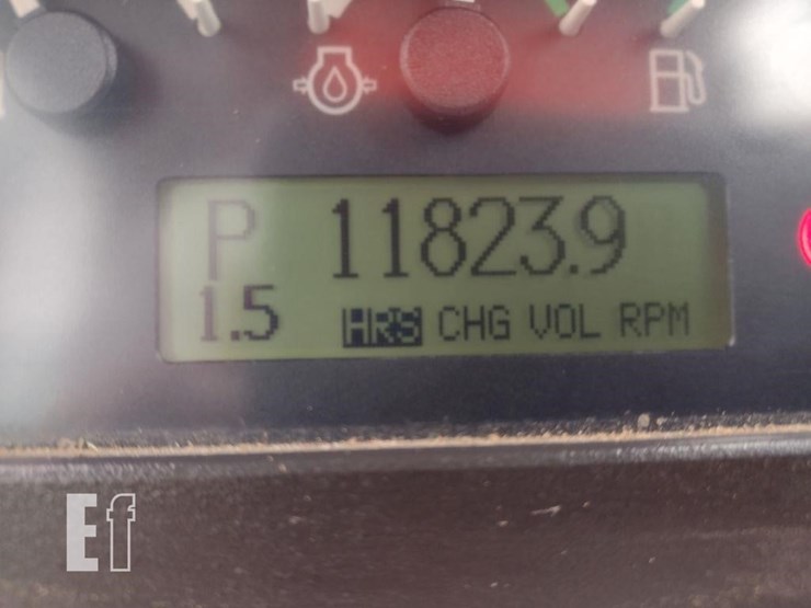 2007-deere-700j-xlt-image-4