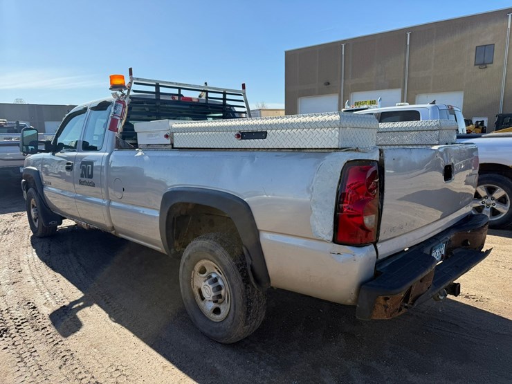 2006-chevrolet-2500-image-3