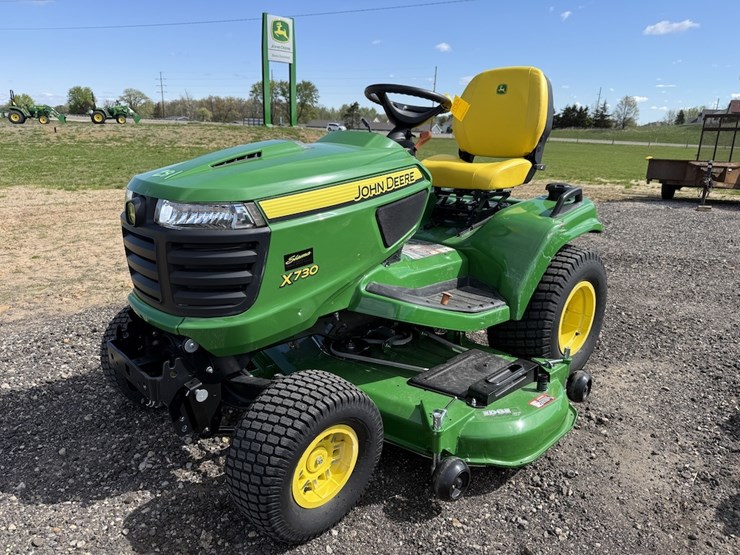 john-deere-x730-image-1
