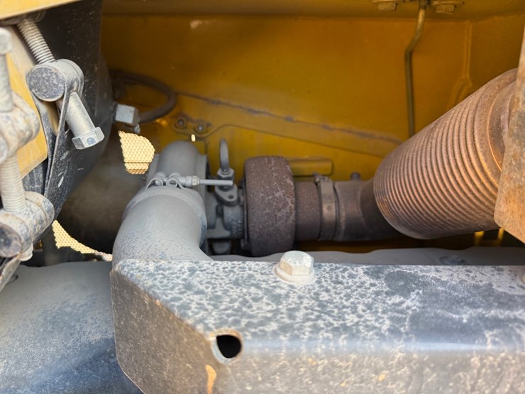 2014-komatsu-d51pxi-image-32