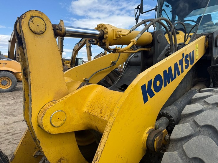 komatsu-wa380-image-23