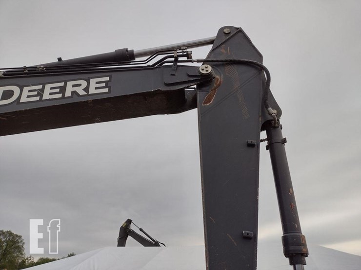 2006-deere-270d-lc-image-51