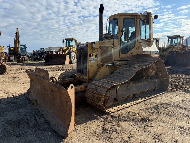 caterpillar-d4h-lgp-image-1