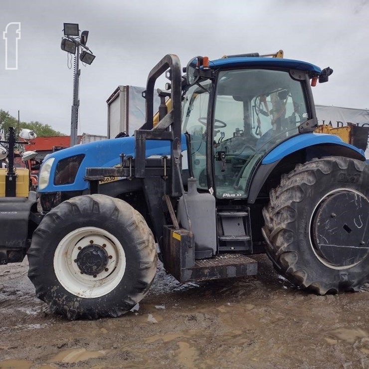 2011 NEW HOLLAND T6030