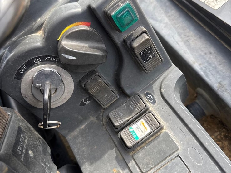 2019-kato-hd35v4-hydraulic-mini-excavator-image-21