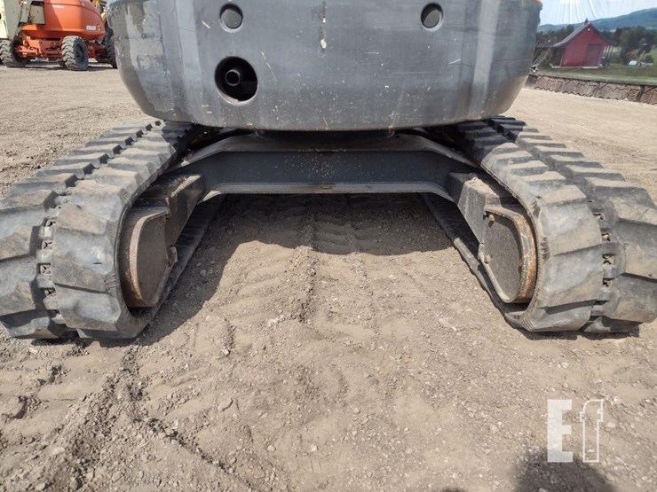 2012-new-holland-e27b-image-40