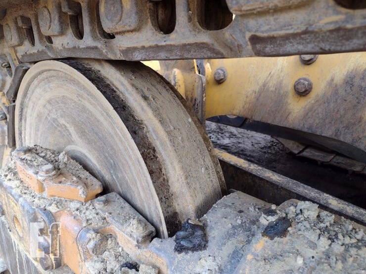 2004-deere-750c-lt-image-16