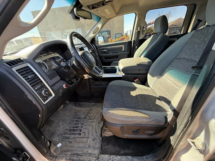 2016-dodge-1500-image-36