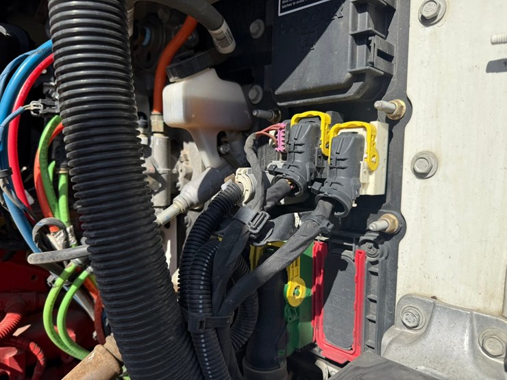 2021-kenworth-t880-image-14