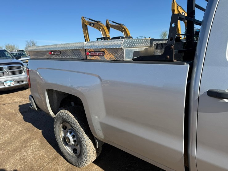 2015-chevrolet-2500-image-17