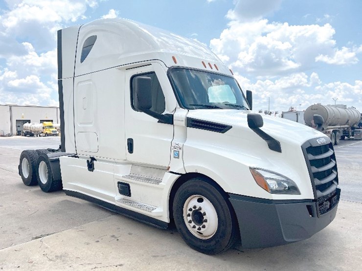 2022-freightliner-cascadia-126-image-1