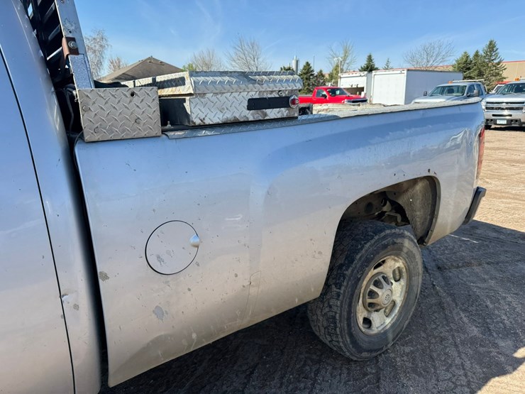 2013-chevrolet-2500-image-19