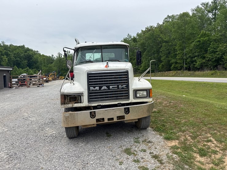 2004-mack-ch613-image-3