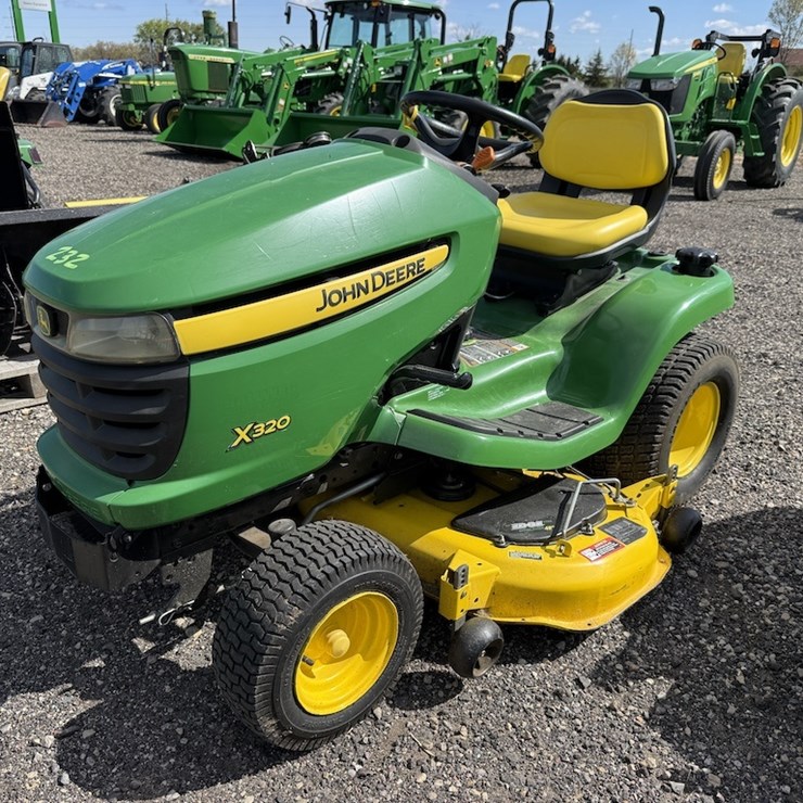 JOHN DEERE X320