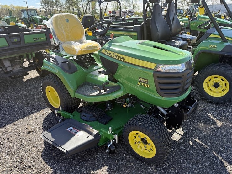 john-deere-x738-image-1