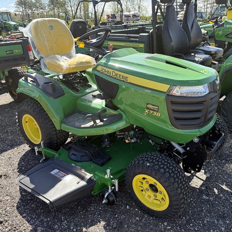 JOHN DEERE X738