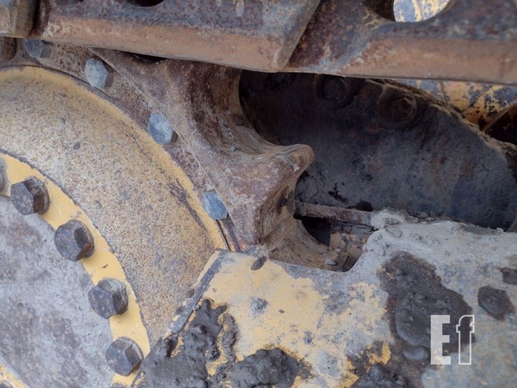 2007-deere-700j-xlt-image-26