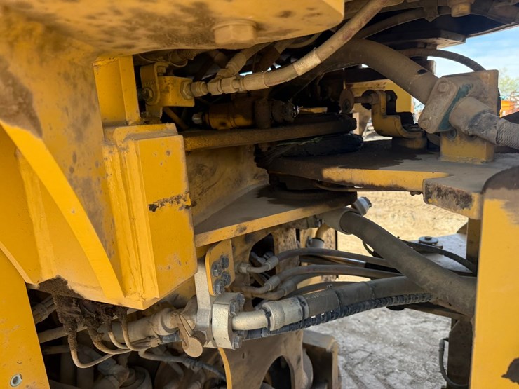 2013-caterpillar-950k-image-56