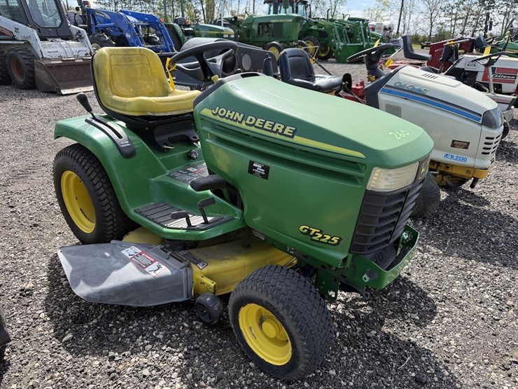 john-deere-gt225-image-3