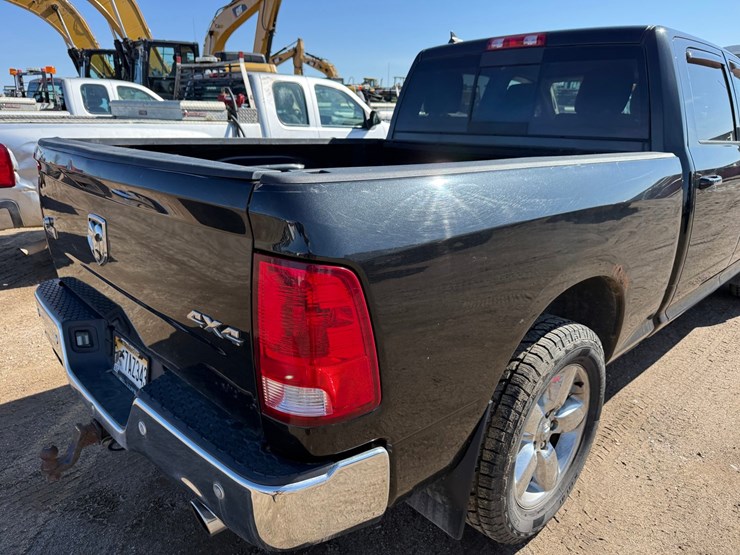 2016-dodge-1500-image-25
