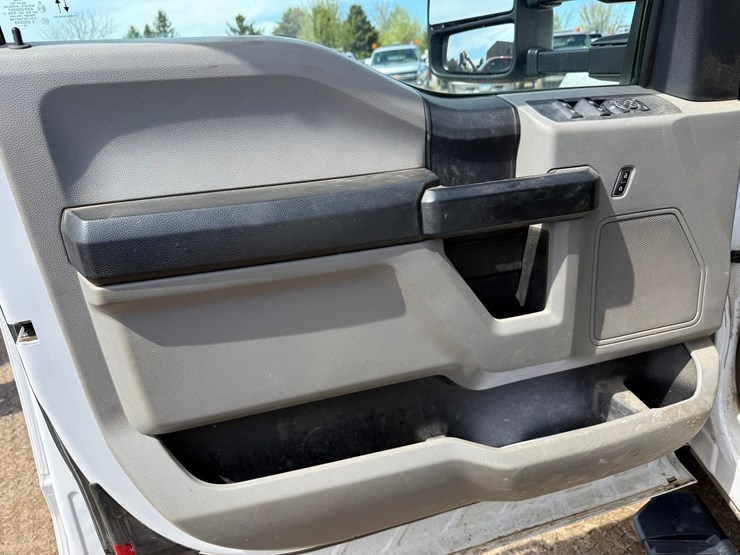 2020-ford-f550-xl-image-41