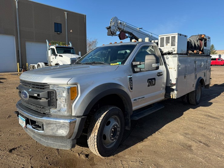 2017-ford-f550-xl-image-1