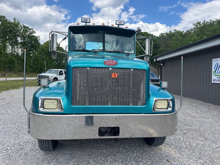 2001-peterbilt-330-image-3