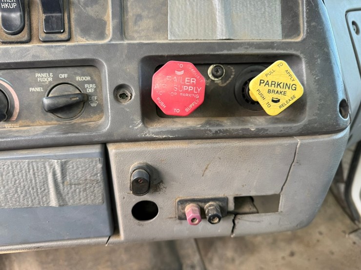 #6396-•-1997-ford-6911l-water-truck-image-51