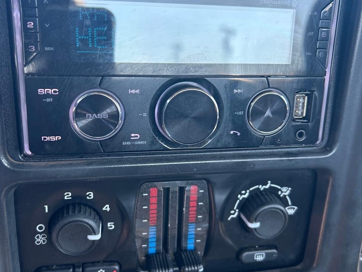 2003-chevrolet-silverado-regular-cab-pick-up-truck-image-26