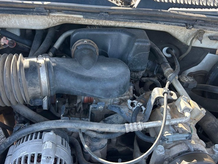 2003-chevrolet-silverado-regular-cab-pick-up-truck-image-30