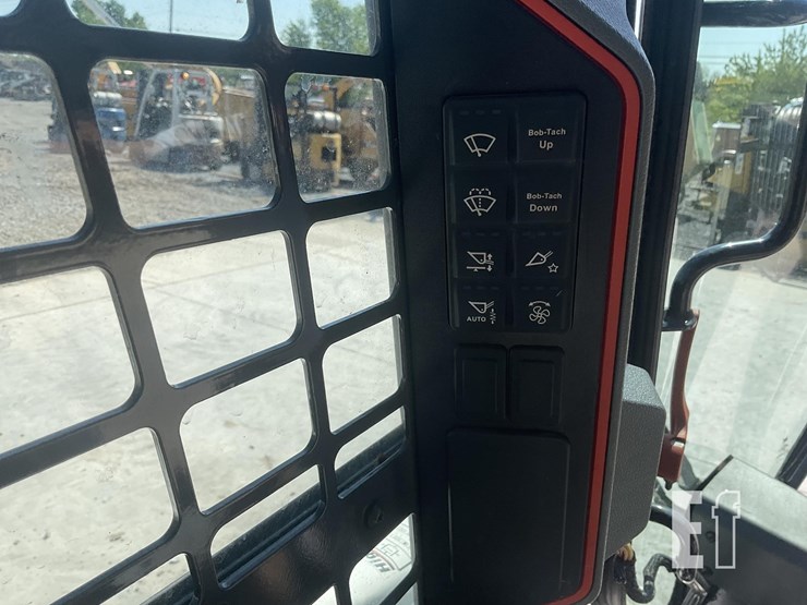 2020-bobcat-s76-image-14