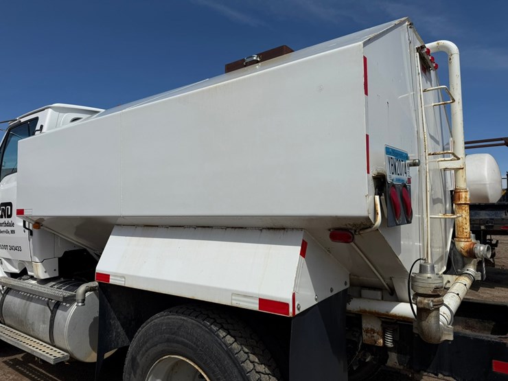 #6396-•-1997-ford-6911l-water-truck-image-36