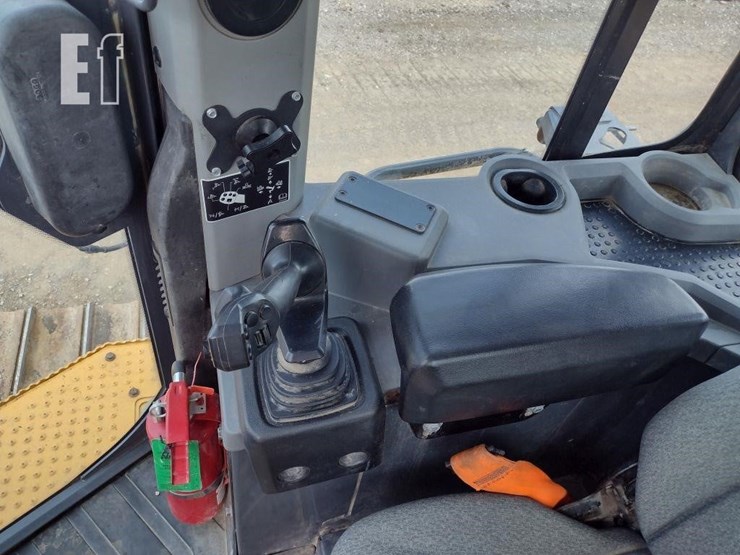 2021-deere-750l-lgp-image-10
