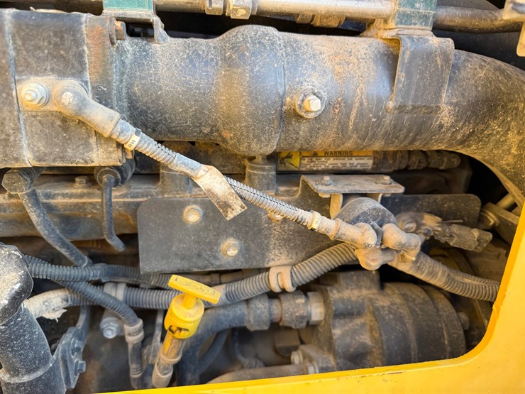 2014-komatsu-d51pxi-image-34