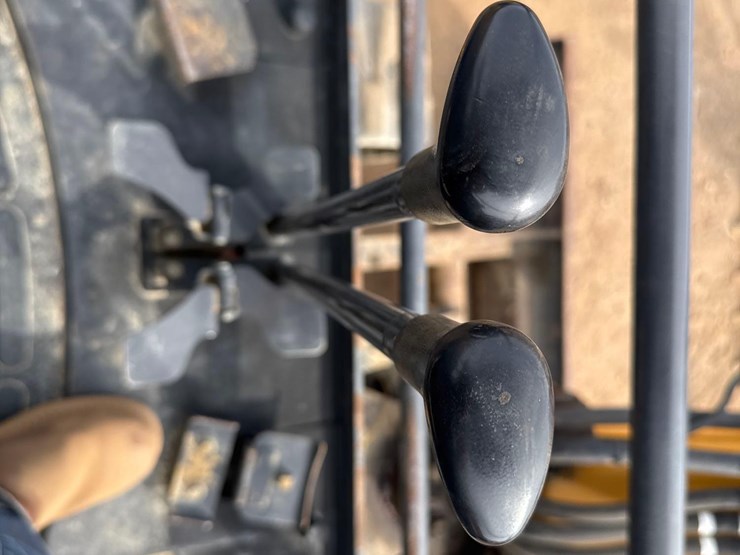 2019-kato-hd35v4-hydraulic-mini-excavator-image-24