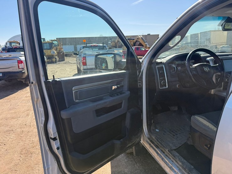 2016-dodge-1500-image-35