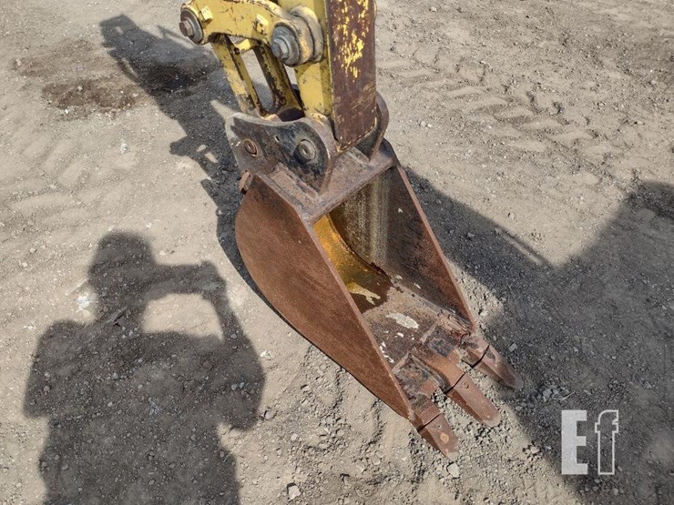 2012-new-holland-e27b-image-25