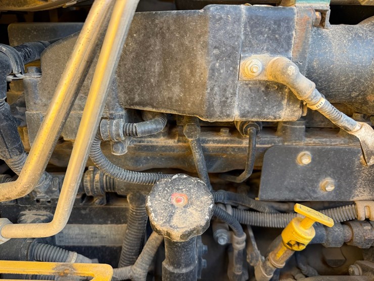 2014-komatsu-d51pxi-image-35