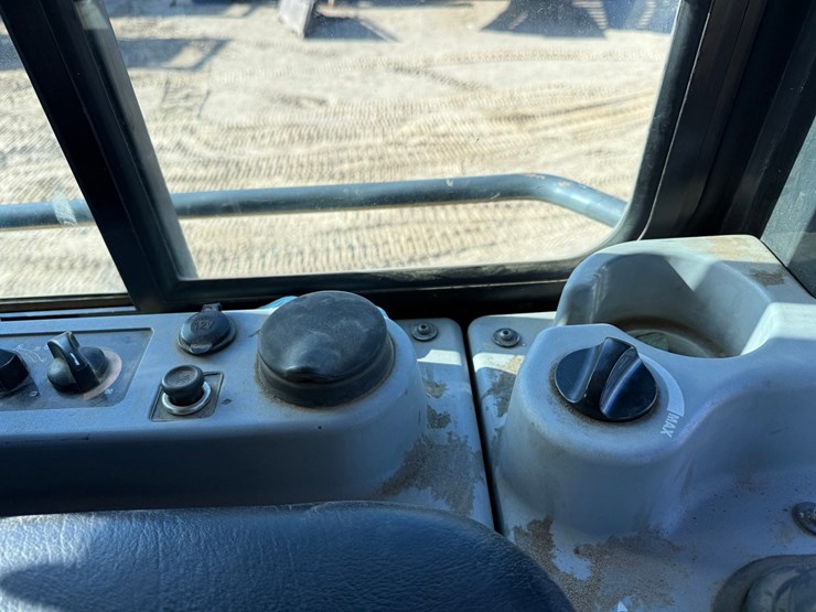 2014-komatsu-d51pxi-image-65