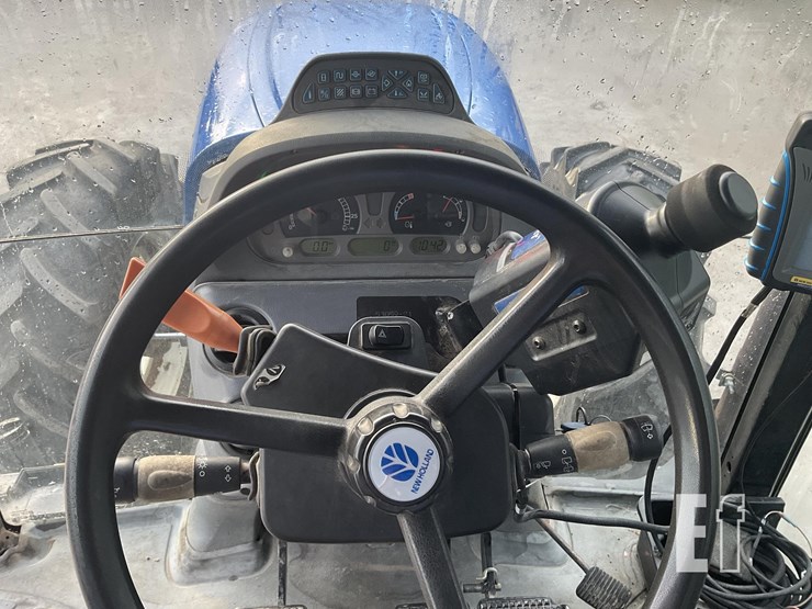 2003-new-holland-ts135a-image-12