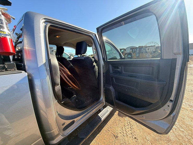 2021-dodge-2500-image-36